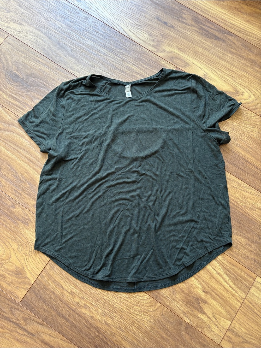 Under Armour Women’s Dark Green Athletic Shirt with Cut Out in Back Large